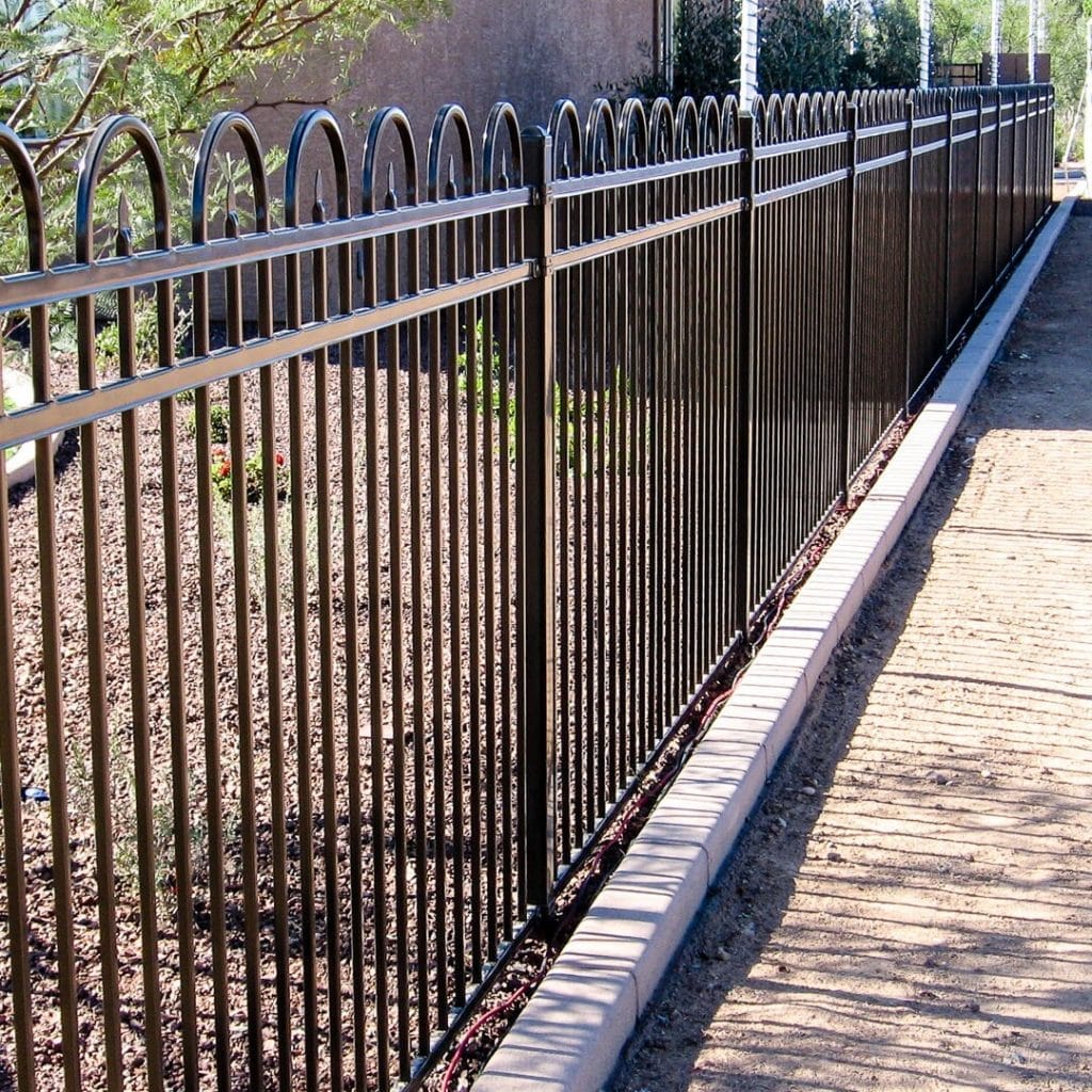 Read more about the article Fencing for Every Budget: Exploring Cost-Effective and Premium Options