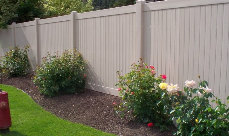 Black Iron & White Vinyl Privacy Fence - Utah County • Vinyl