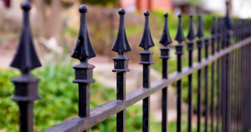 Read more about the article Beyond Functionality: Using Fences as Aesthetic Features – Ideas from Top Contractors